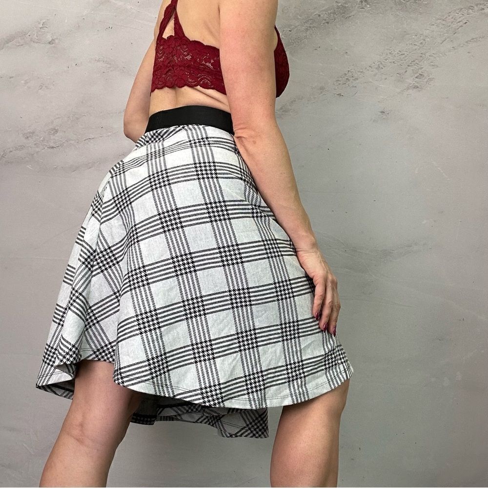 Torrid skirt summer fun - Picture 2 of 5